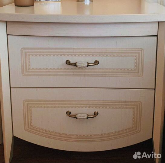 Тумба прикроватная