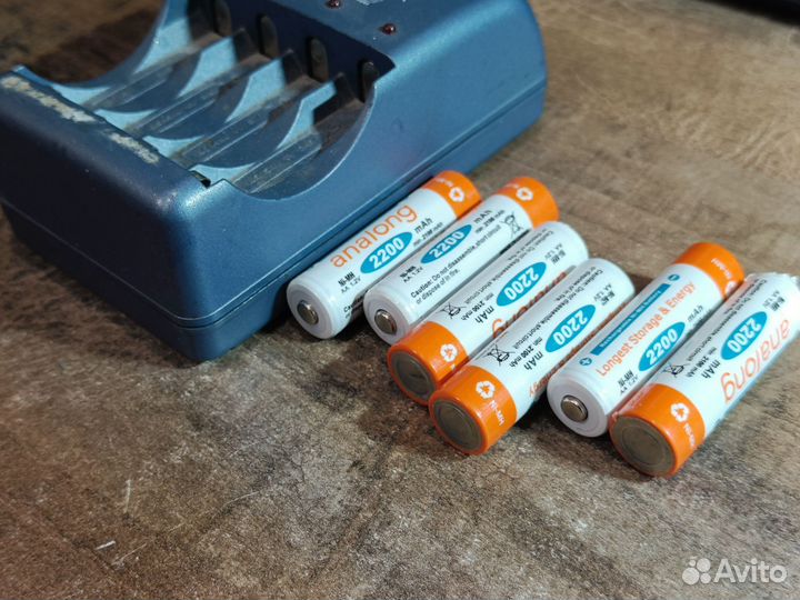 Зарядное устройство и несколько акб