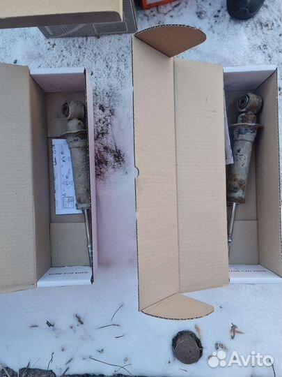 Амортизаторы задние Toyota Avensis 2003-2009 T250