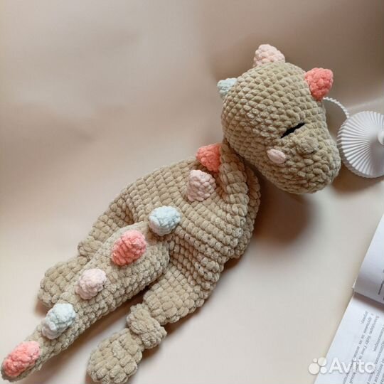Игрушка комфортер вязанный