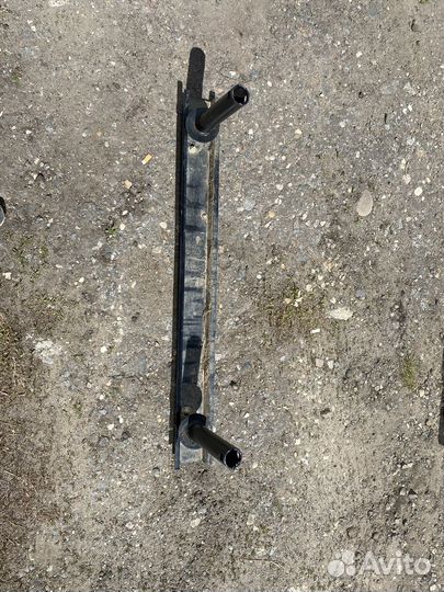 Усилитель переднего бампера