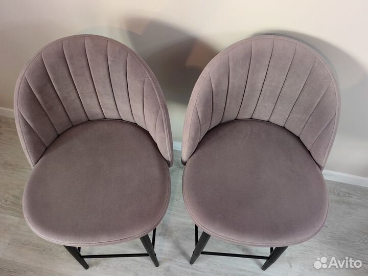 Полубарные стулья 2шт