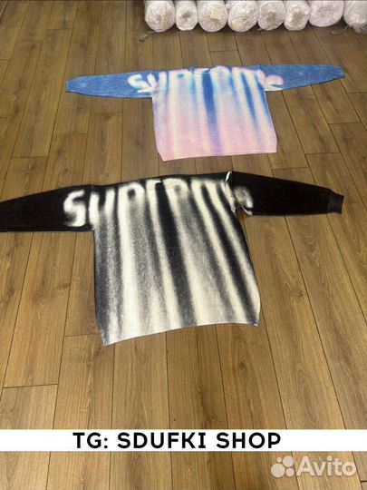 Свитер supreme