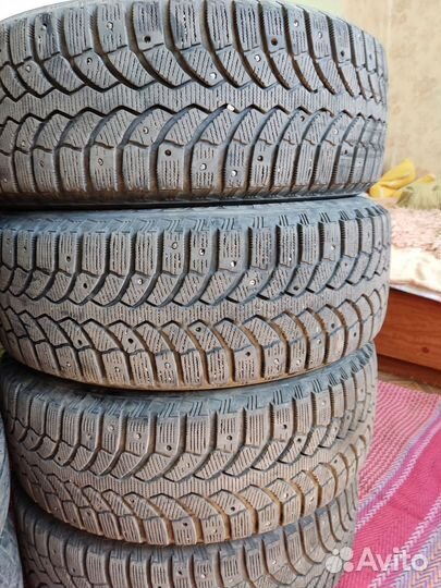 Bridgestone Blizzak Spike-01 185/60 R15