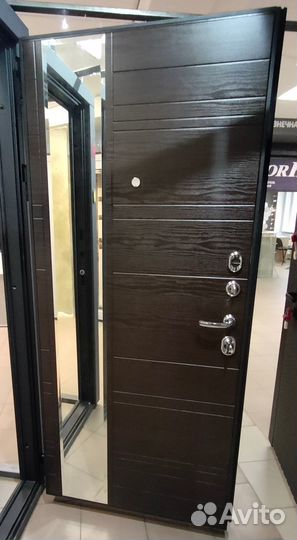 Дверь входная Новелло Зеркало Фацет Венге