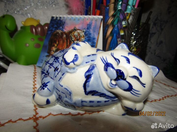 Гжель чашки, штоф, набор под специи, статуэтки