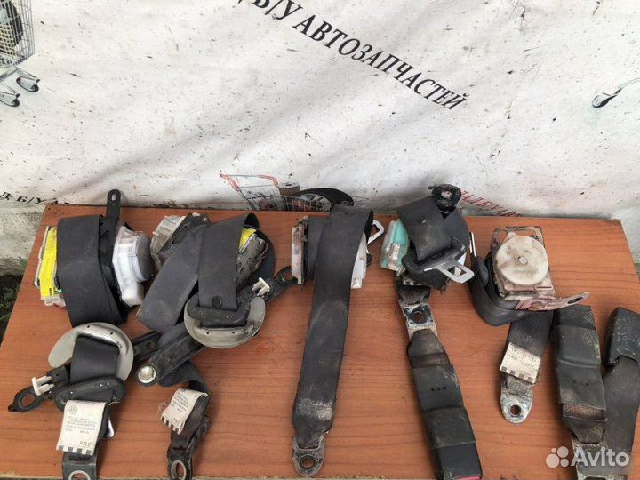 Ремень безопасности Toyota Corolla X