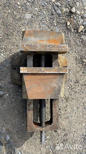 Тиски станочные 170(нужен небольшой ремонт)