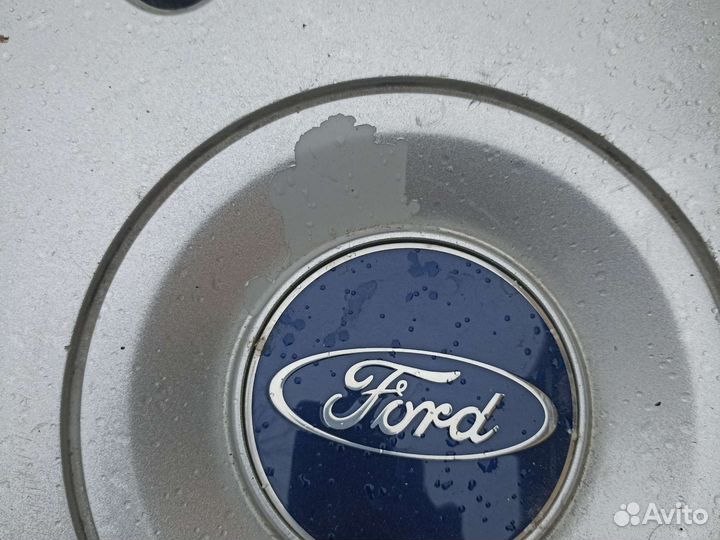 Декоративный колпак на колесо