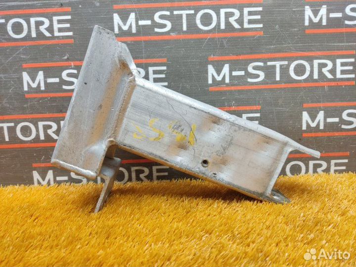 Кронштейн усилителя бампера передний правый Bmw X3