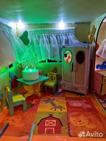 Кукольный домик с мебелью