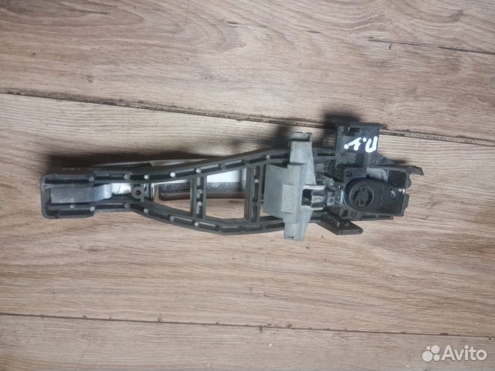 Ручка двери передняя левая наружная Ford Focus 2