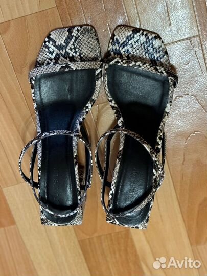 Босоножки женские