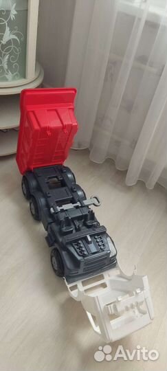 Игрушка грузовик (очень большой)