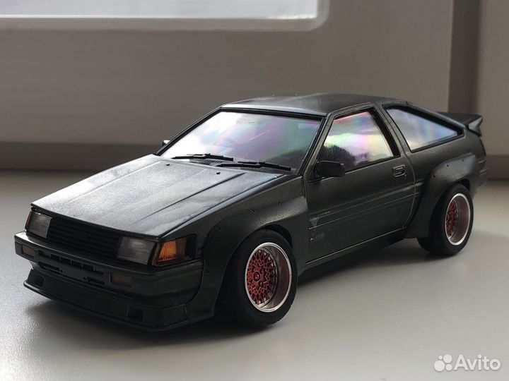Масштабная модель 1/24 Toyota Trueno Aoshima
