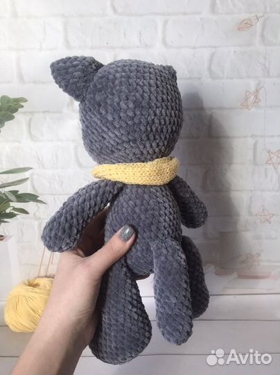 Вязанный Котик из плюшевой пряжи