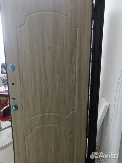 Дверь входная металлическая новая