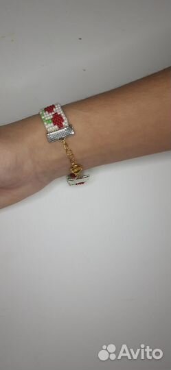 Широкий браслет из бисера