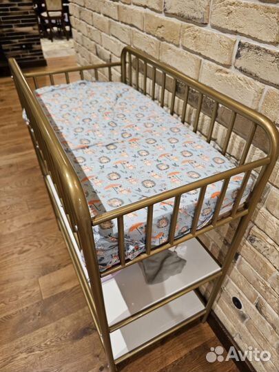 Пеленальный столик