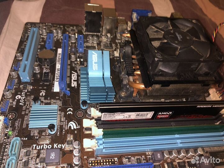 Материнская плата с процессором и памятью