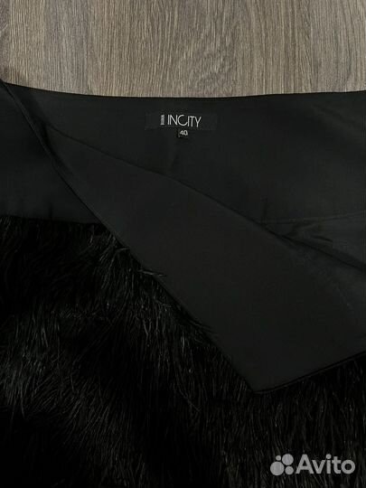 Мини-юбка с перьями