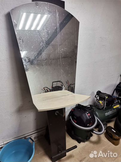 Зеркало в парикмахерскую