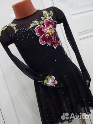 Платье для выступлений по фигурному катанию