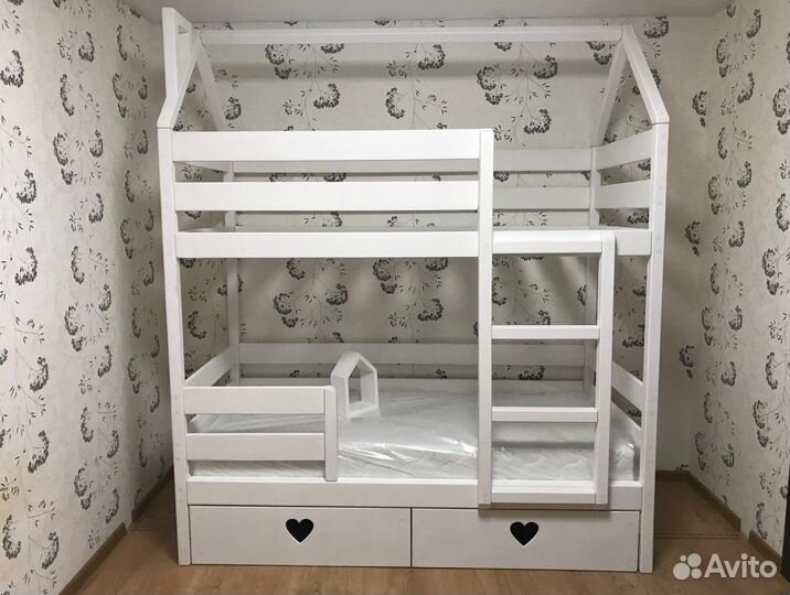 Детская двухъярусная кровать домик