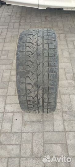 Kumho I'Zen RV Stud KC16 275/40 R20