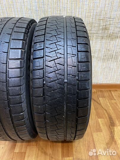 Pirelli Formula Ice FR 215/55 R17