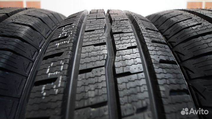 Royal Black Royal Winter Van 195/70 R15C 104R