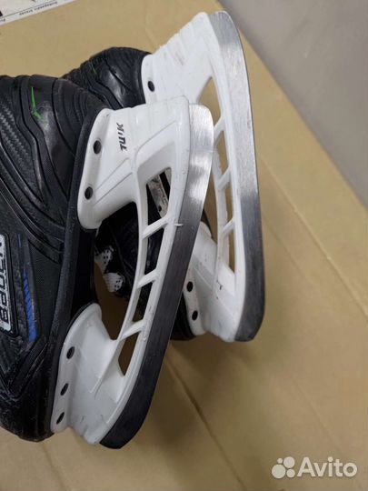 Коньки хоккейные