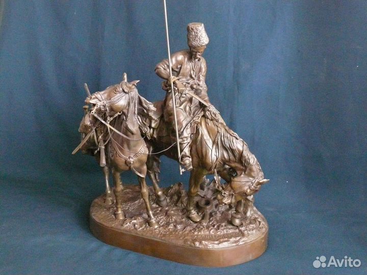 Обработчик художественного литья из бронзы