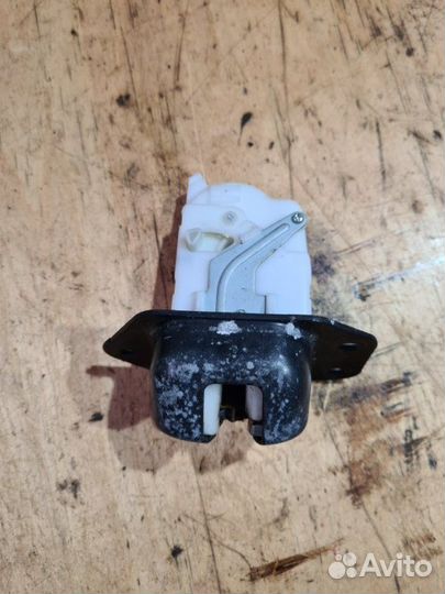 Замок багажника Nissan Juke F15 1.6 DDT 2011