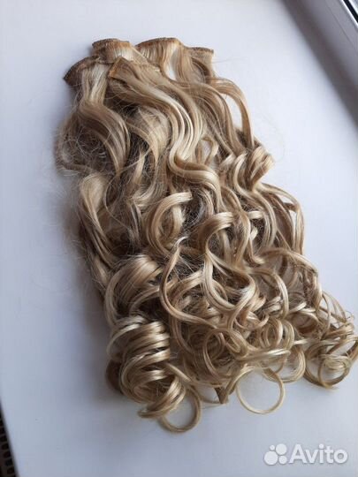 Волосы на заколках