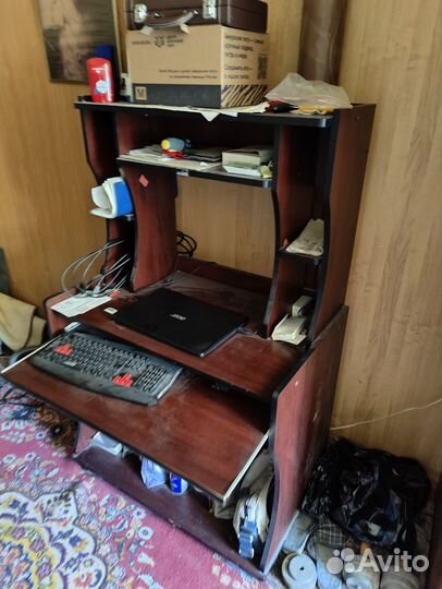 Компьютерный стол вишневый