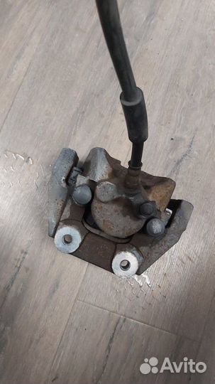 Суппорт тормозной задний левый Bmw 750Lix F02 N63