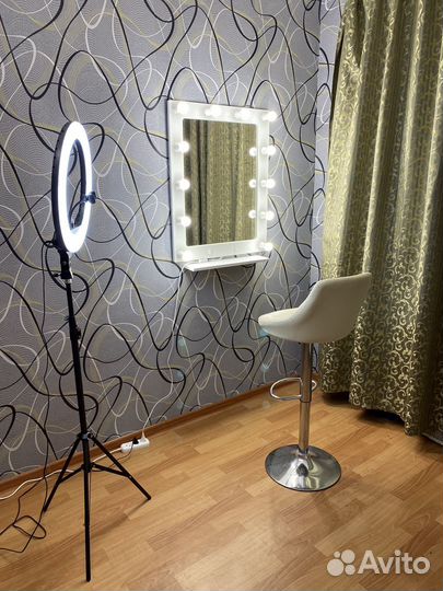 Гримерное зеркало с подсветкой