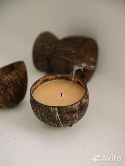 Свечи ручной работы в настоящем кокосе