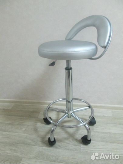 Стул мастера, высокая пневматика в наличии