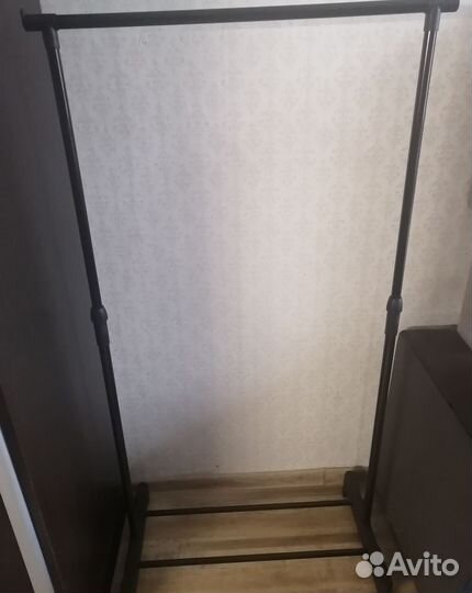 Вешалка для одежды напольная на колесах