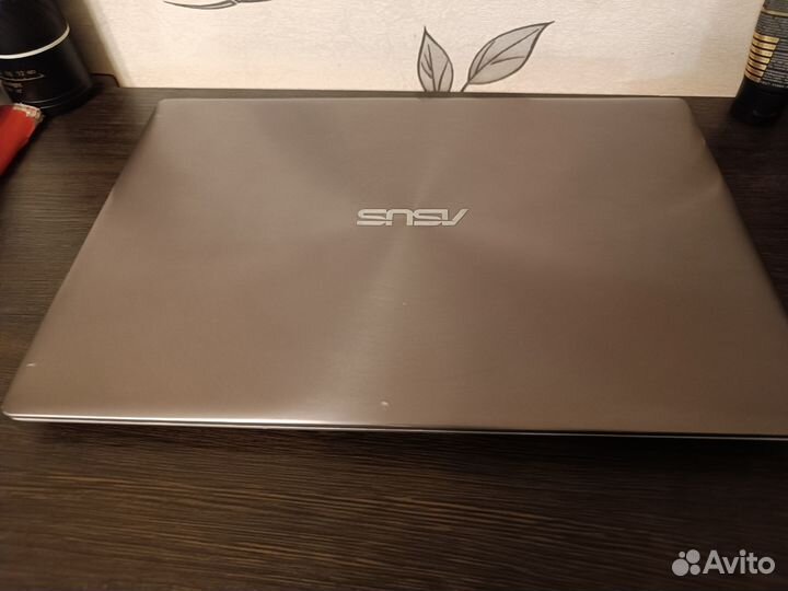 Asus zenbook 13.3 UX303U
