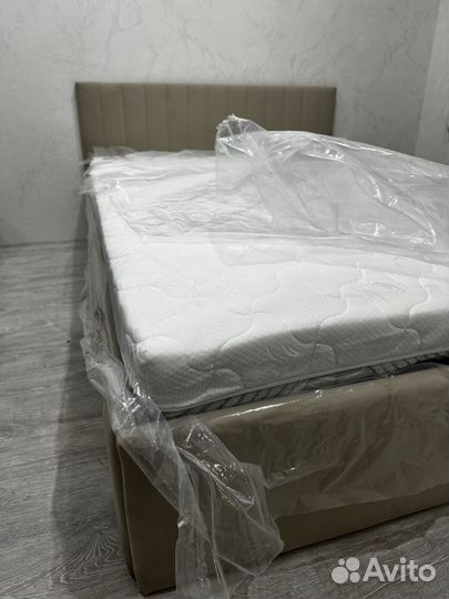 Кровать с матрасом 140 200