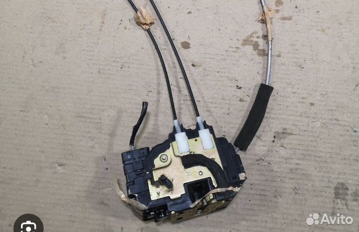 Замок двери марч