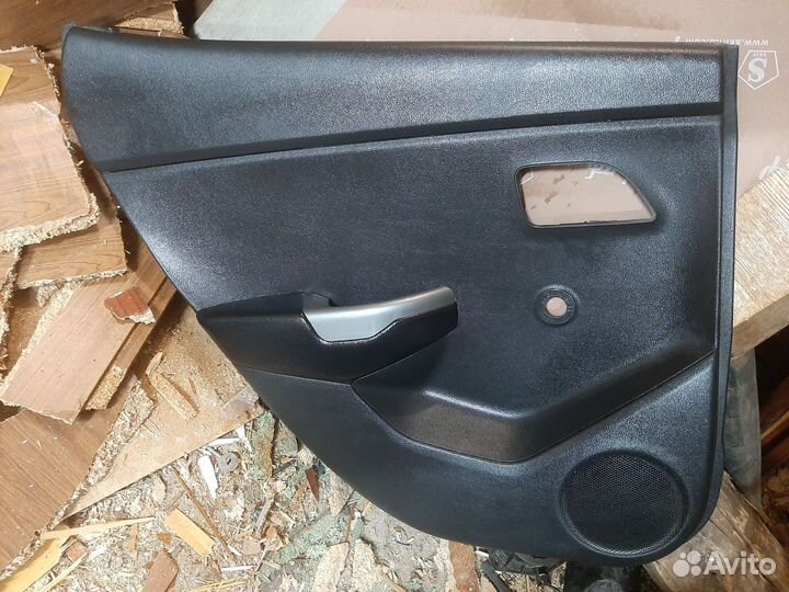 Обшивка (карта) дверей Kia Rio 3