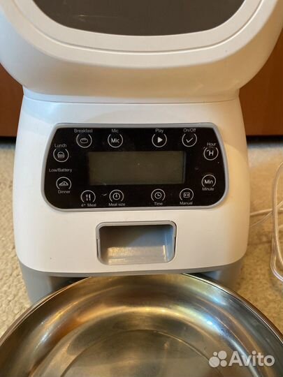 Автоматическая кормушка для собак и кошек