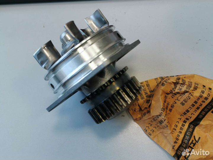 Помпа, насос охлаждения vq35