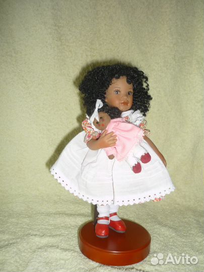 Кукла фарфоровая коллекционная Paulinette Кендра