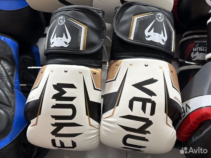 Боксерские перчатки Венум