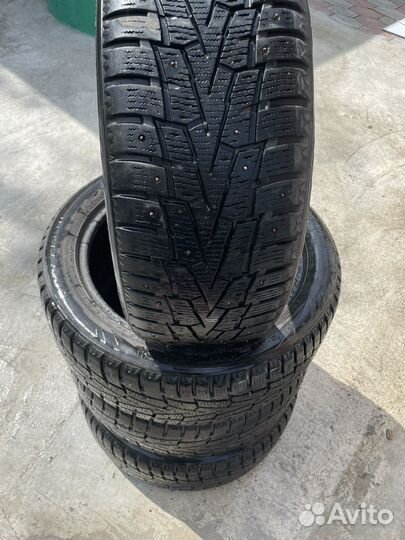 Roadstone Winguard WinSpike 215/50 R17
